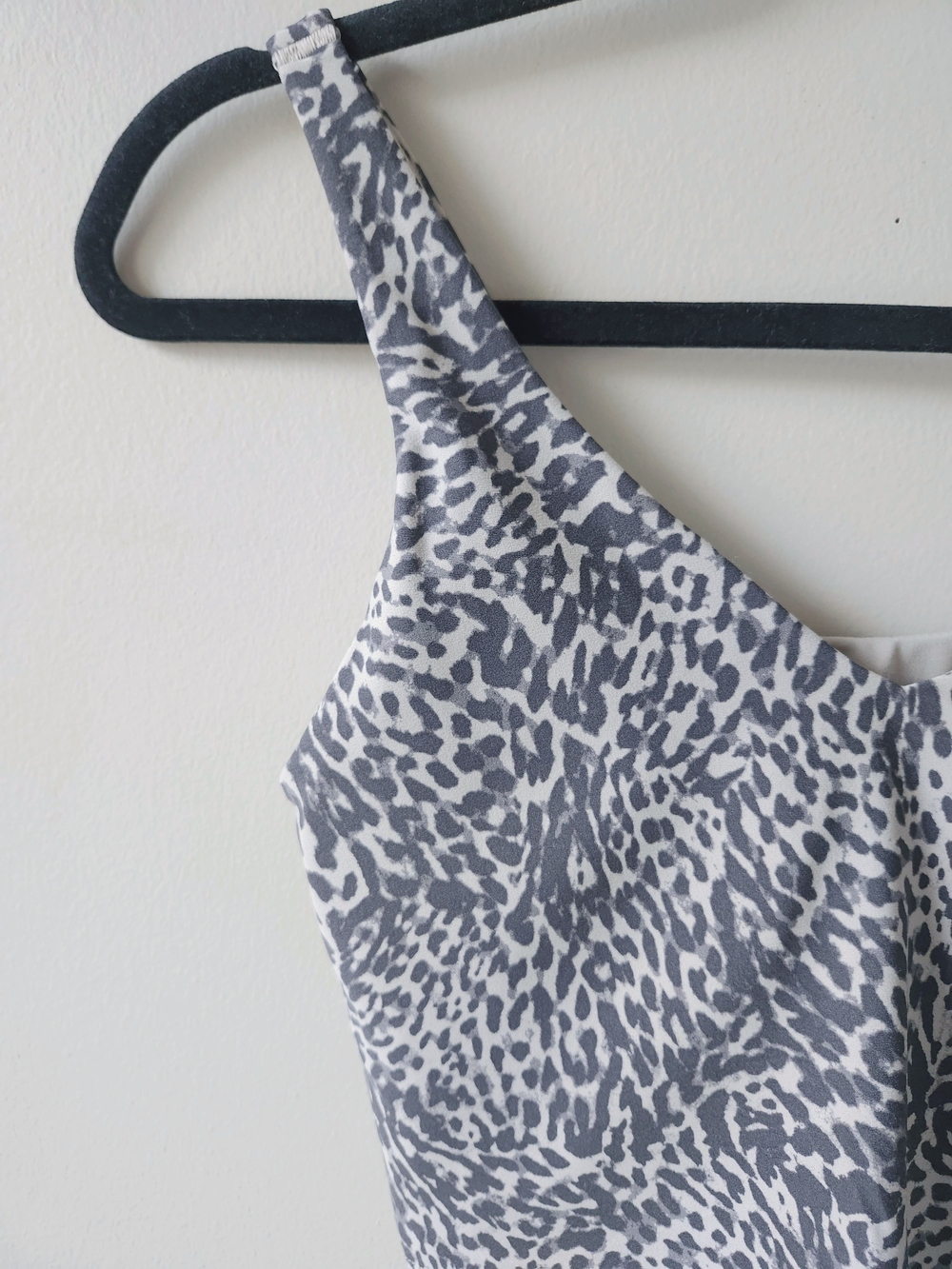 aerie Gray & White Animal Print V-Neck Sports Bra - Picture 3 of 10